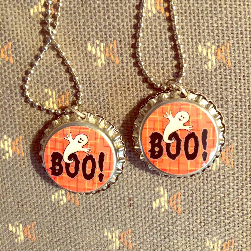 2 “BOO” Necklaces 1 Money